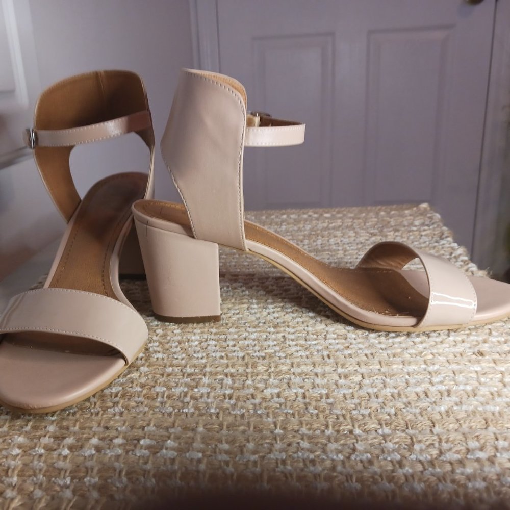 Shoes - Picture 5 of 6